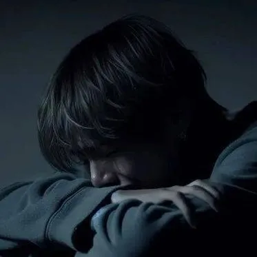 chat with ai character: Korean boys bullys