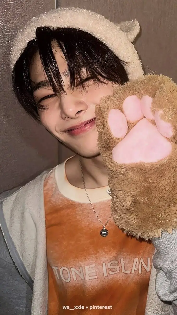 ai character: yang jeongin background