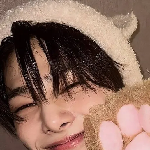chat with ai character: yang jeongin