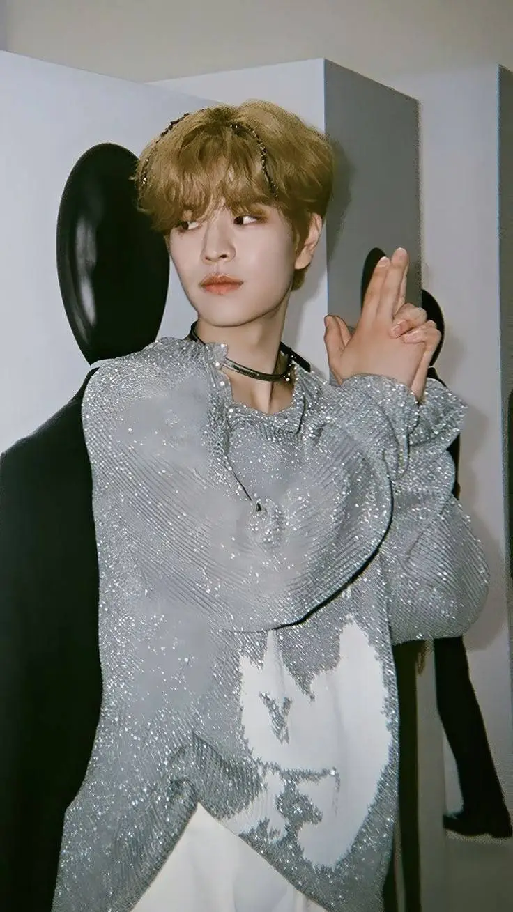 ai character: seungmin..? background