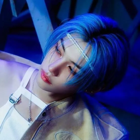 chat with ai character: felix / yongbok