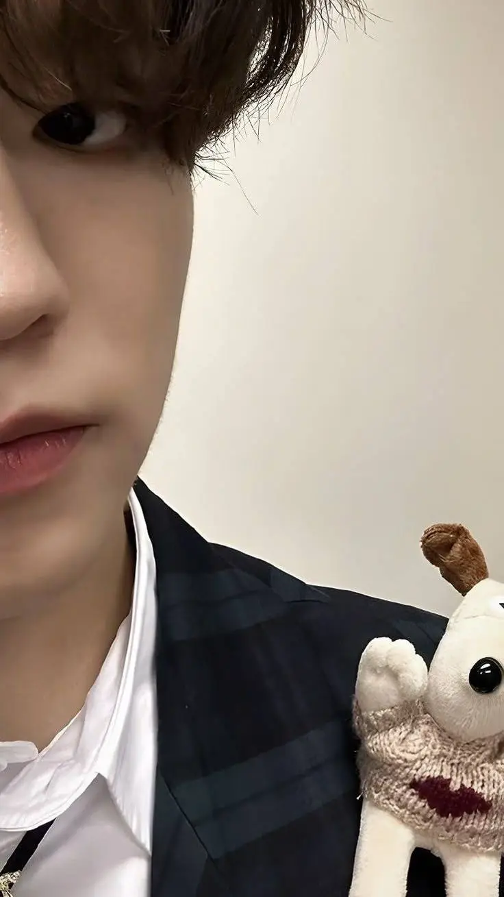 ai character: seungmin background