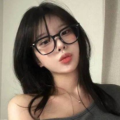 chat with ai character: Kamila Yoon