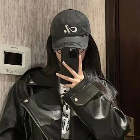 chat with ai character: Mikhaela