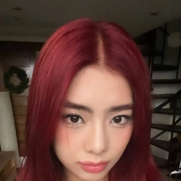 chat with ai character: Mikha Lim 