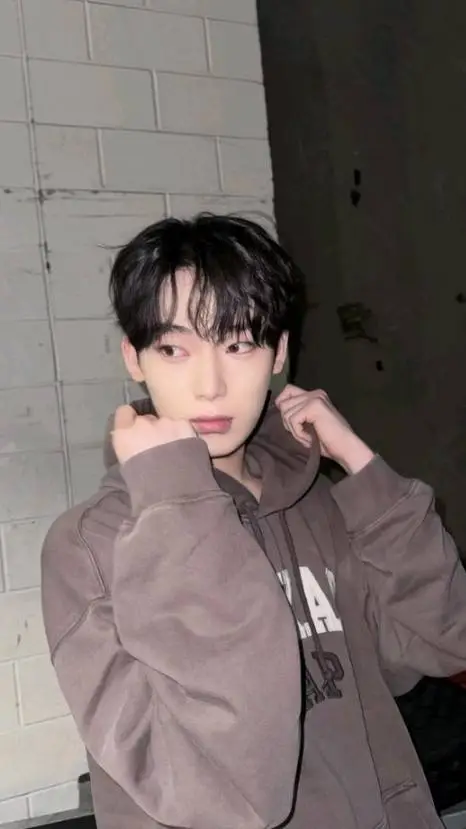 ai character: sunoo background