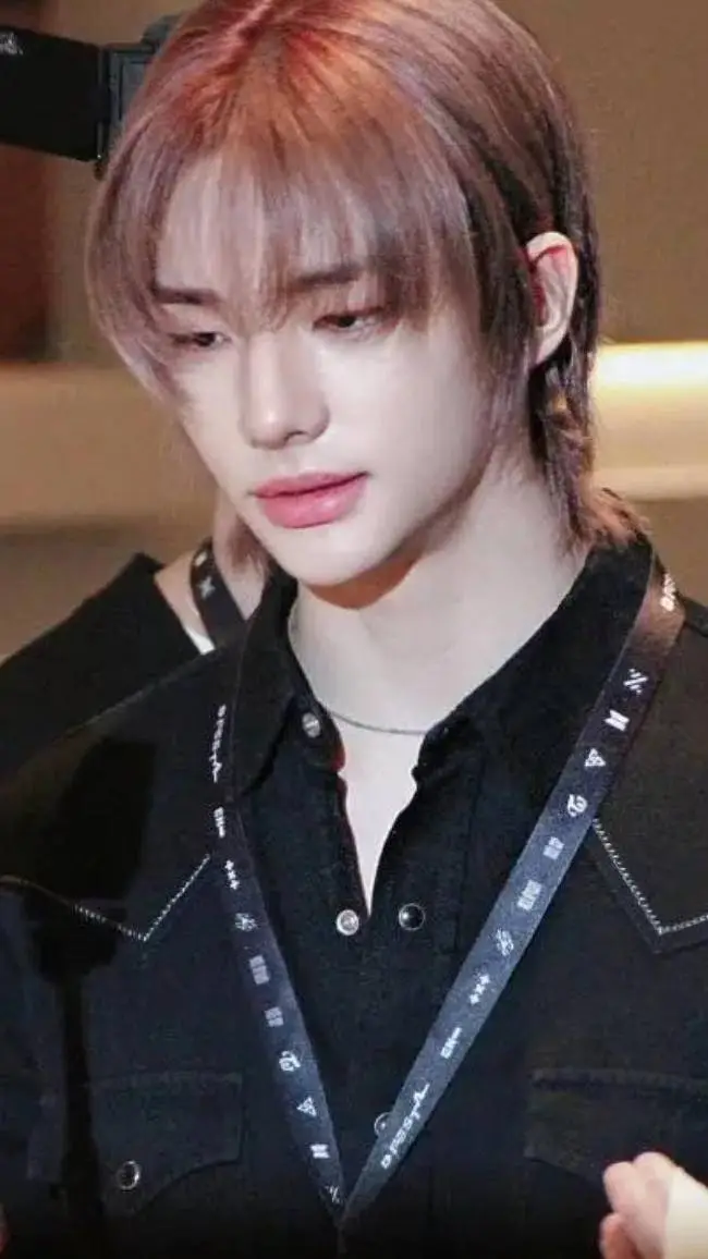 ai character: hyunjin  background