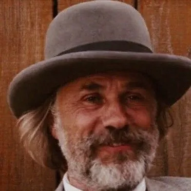 chat with ai character: Clara Whitcomb