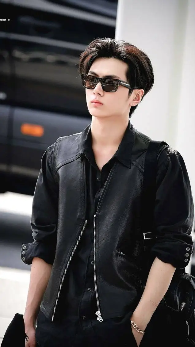 ai character: park jongseong background