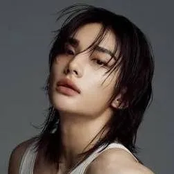 chat with ai character: hyunjins gf