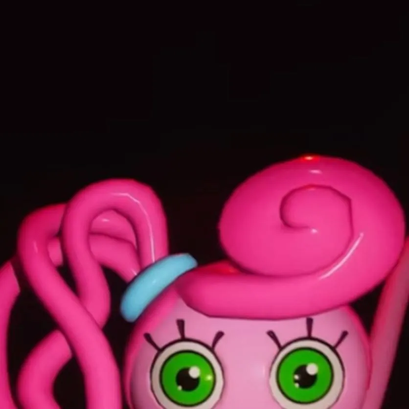 chat with ai character: Mommy long legs