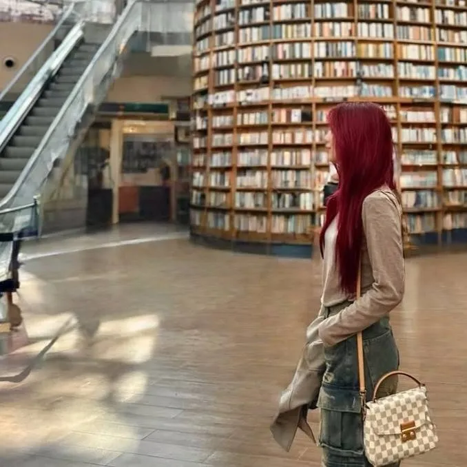 chat with ai character: Mikha Lim