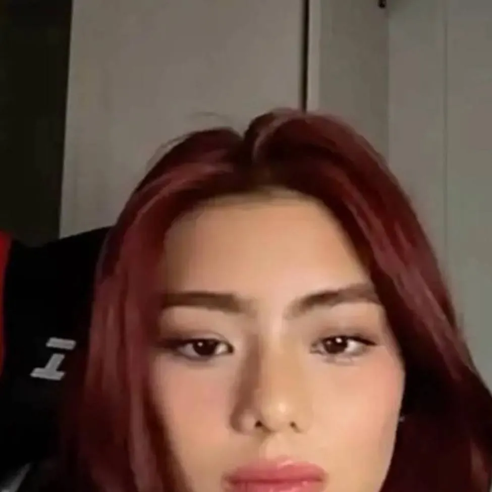 chat with ai character: Mikha Lim