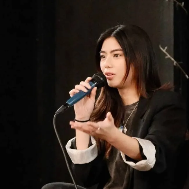 chat with ai character: Mikha Lim