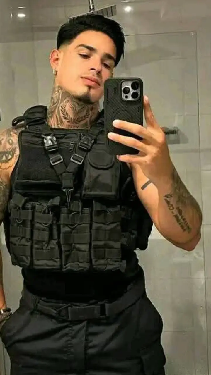 ai character: a leannan  background