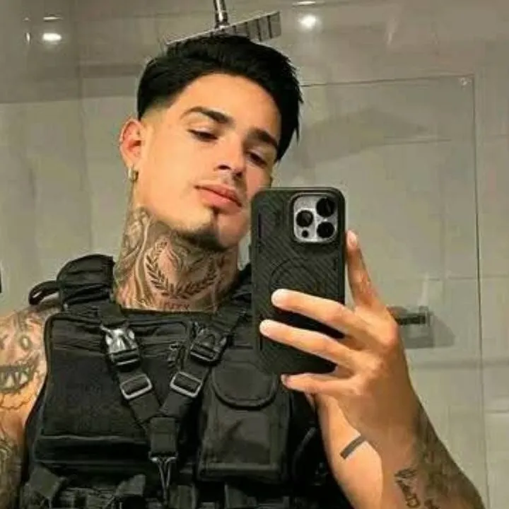 chat with ai character: a leannan 