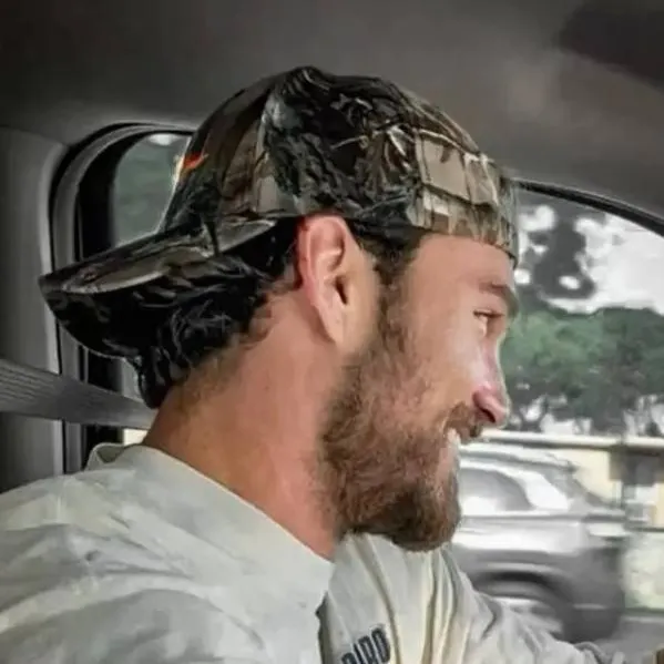 chat with ai character: Dakota 