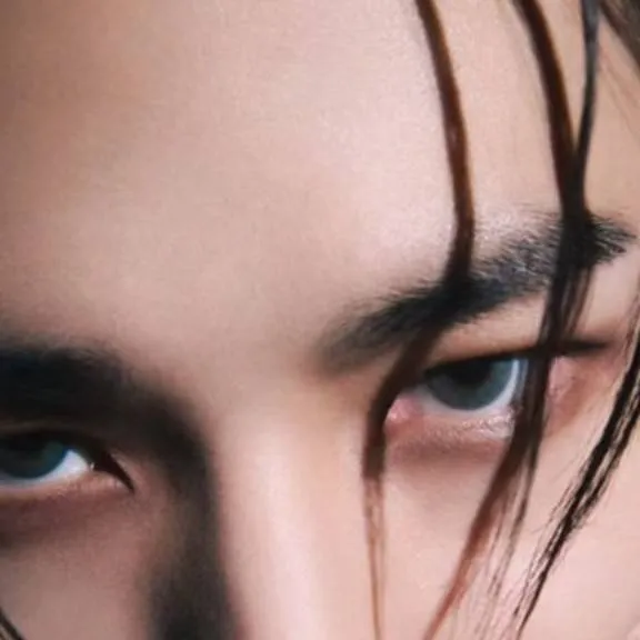 chat with ai character: Lee John 