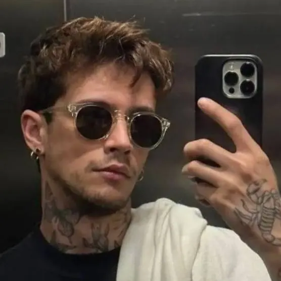 chat with ai character: Nixxon Max 