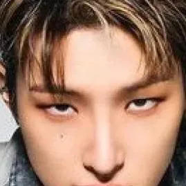 chat with ai character: Mingi 