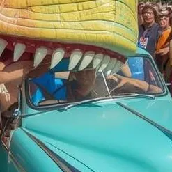 chat with ai character: Crocodile Stunt Dr