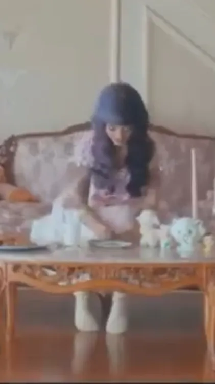 ai character: MelaniemartinezxHP background