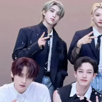 chat with ai character: Stray kids