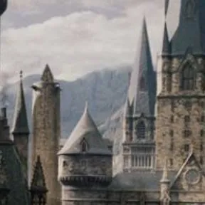 chat with ai character: Hogwarts