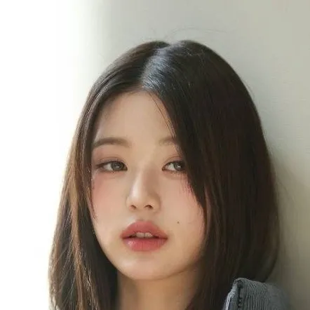 Chat with Wonyoung - text or voice, Enjoy AI Chat Free & Safe