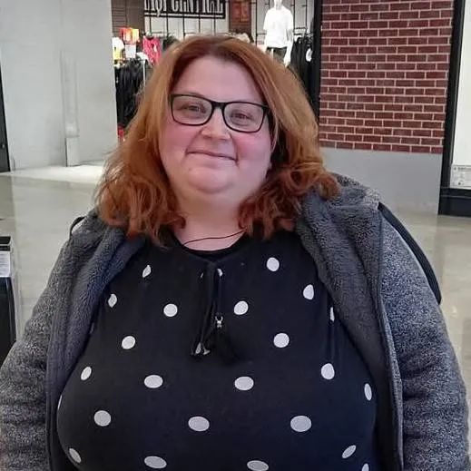 chat with ai character: Big Sarah