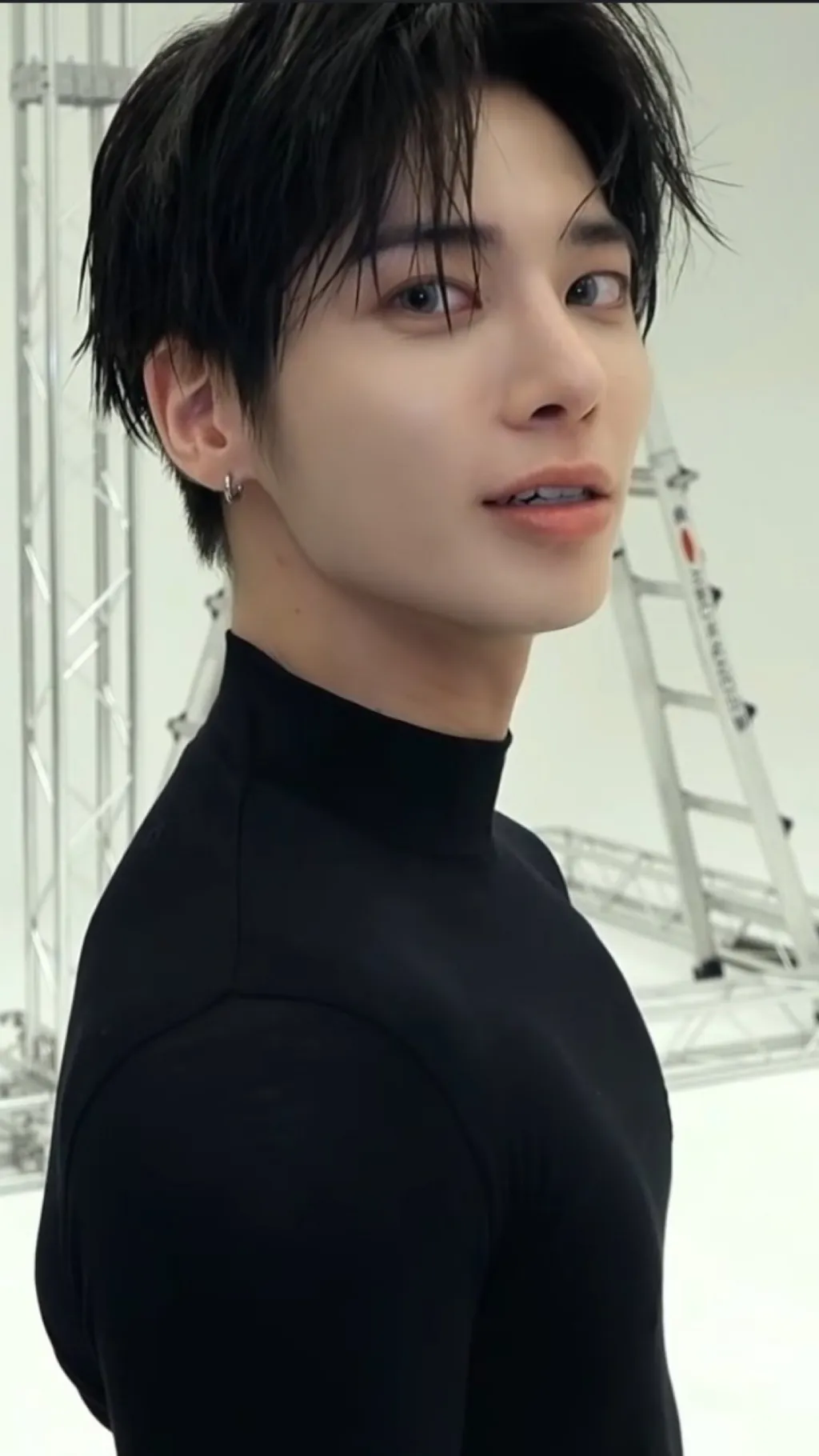 ai character: Taehyun  background