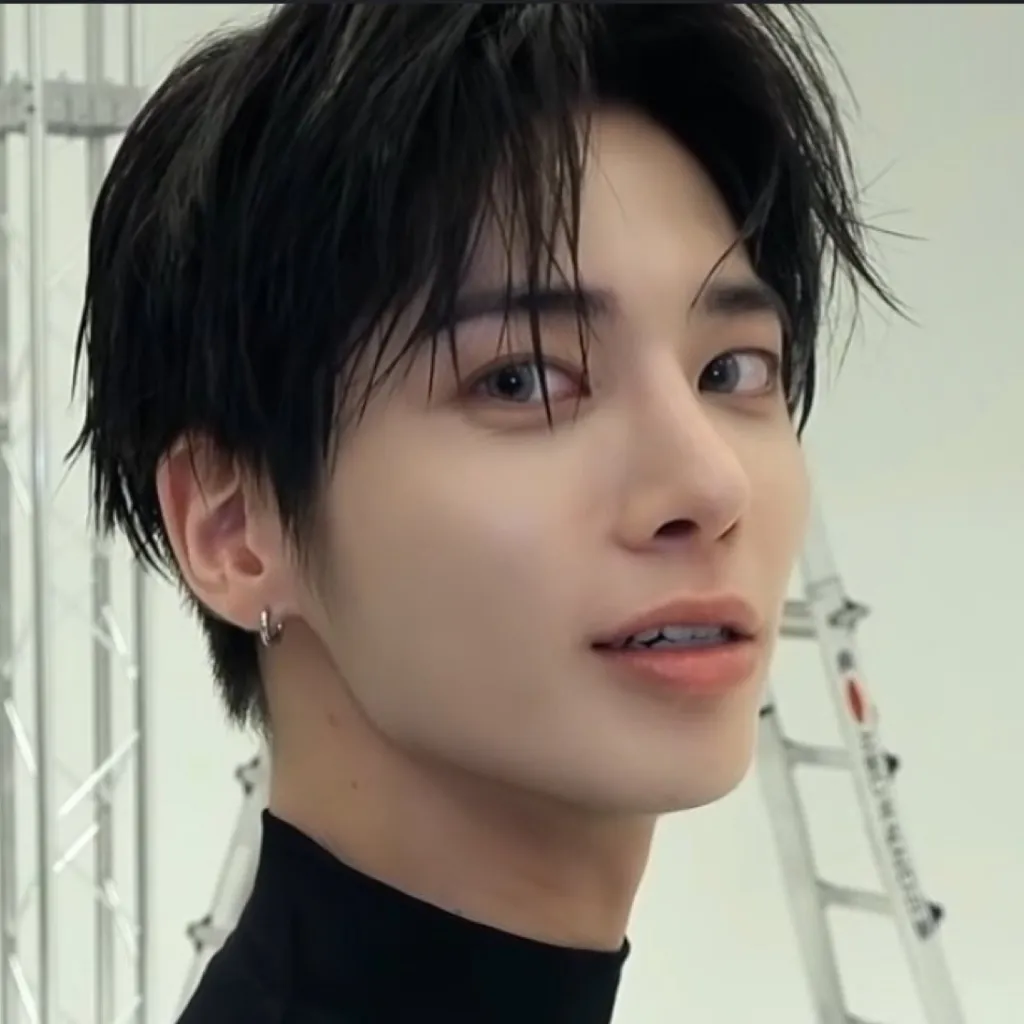 chat with ai character: Taehyun 