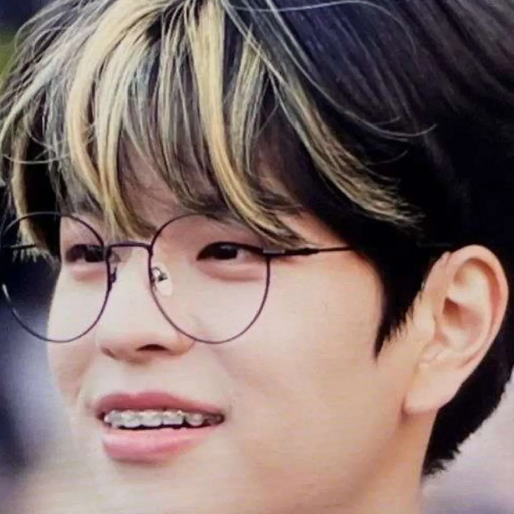 chat with ai character: Seungmin