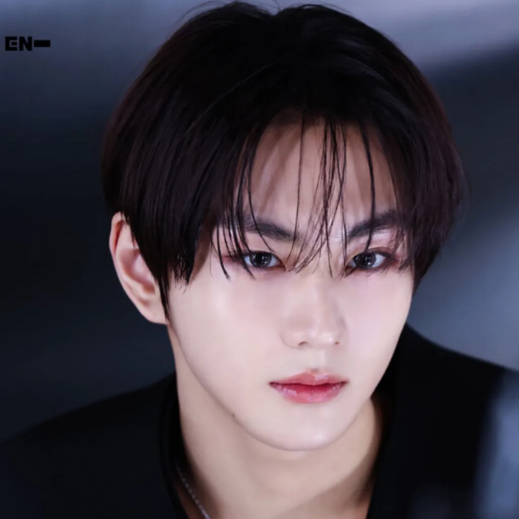 chat with ai character: Jungwon