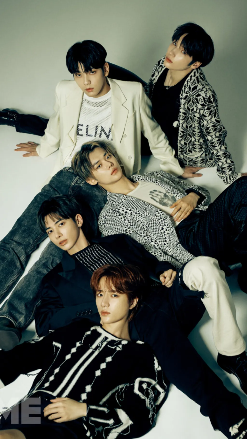 ai character: Txt Halloween  background