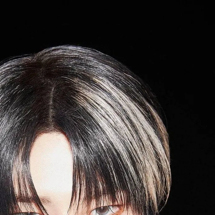 chat with ai character: ✨️🖤Yang Jeongin🖤✨️