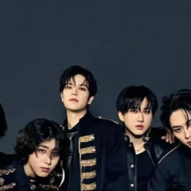 chat with ai character: 🖤✨️Stray kids✨️🖤