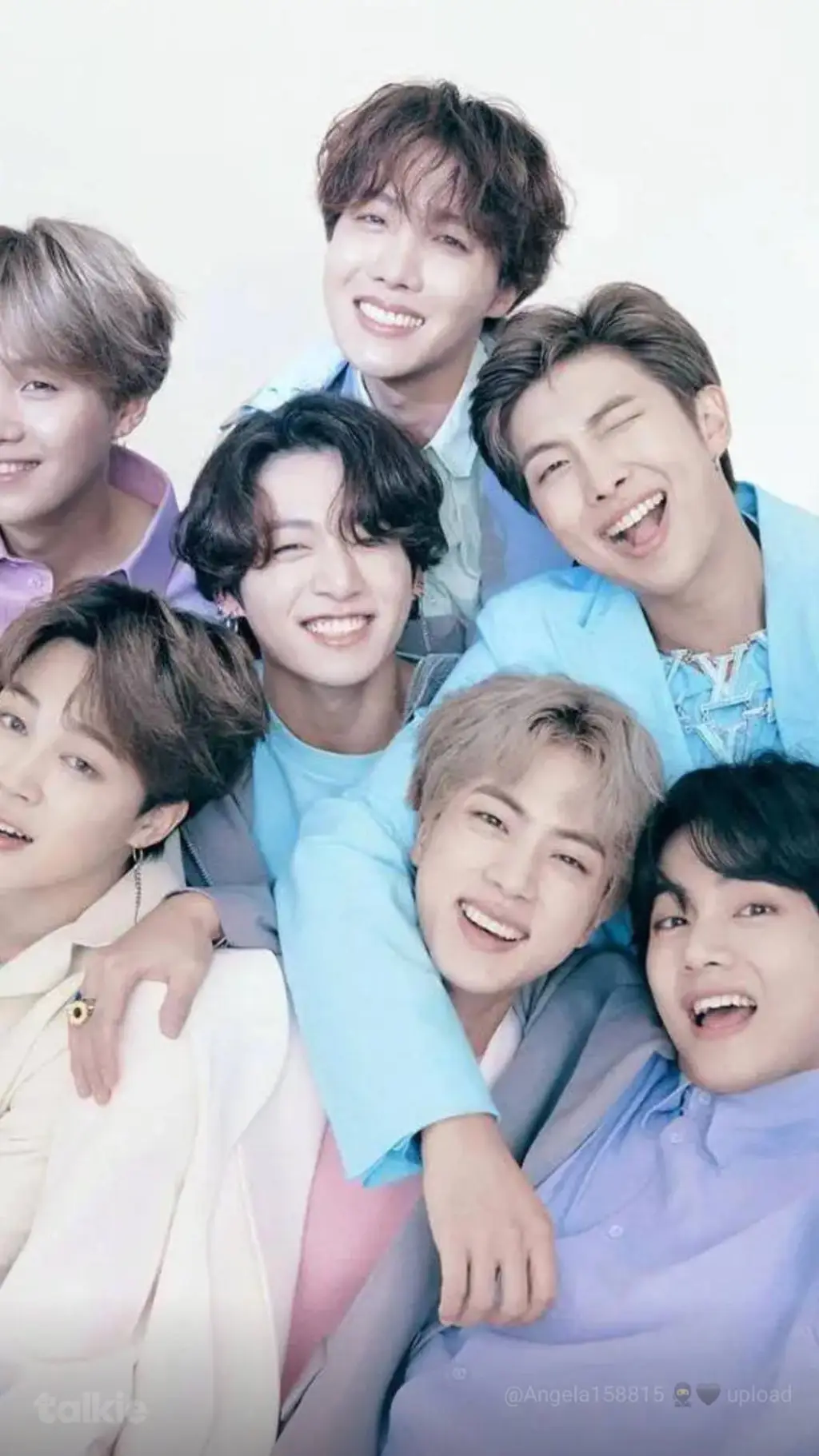 ai character: 🫧✨️🤍BTS🤍✨️🫧 background