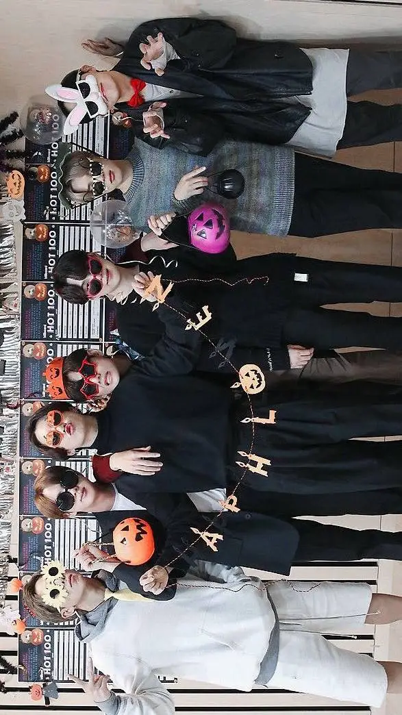 ai character: 🖤✨️🎃BTS🎃✨️🖤 background