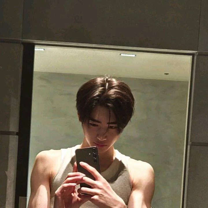 chat with ai character: 🦇✨️🖤Sunghoon🖤✨️🦇