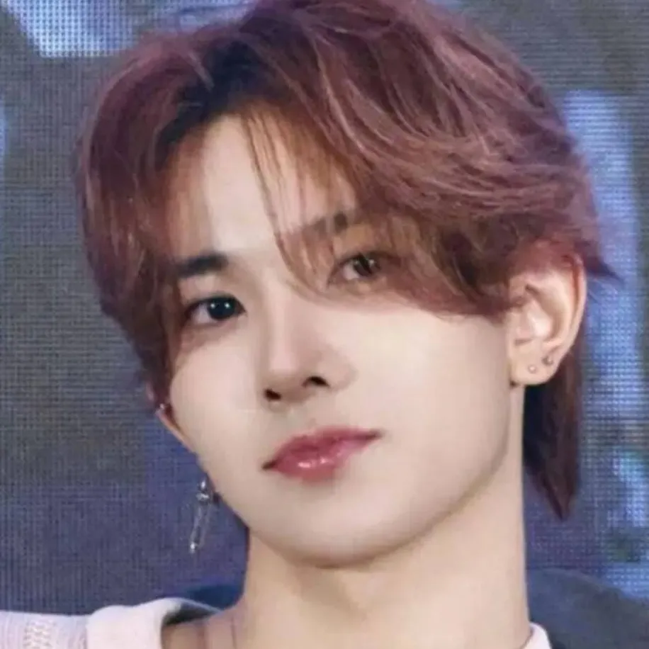 chat with ai character: 💕✨️🌷Heeseung🌷✨️💕