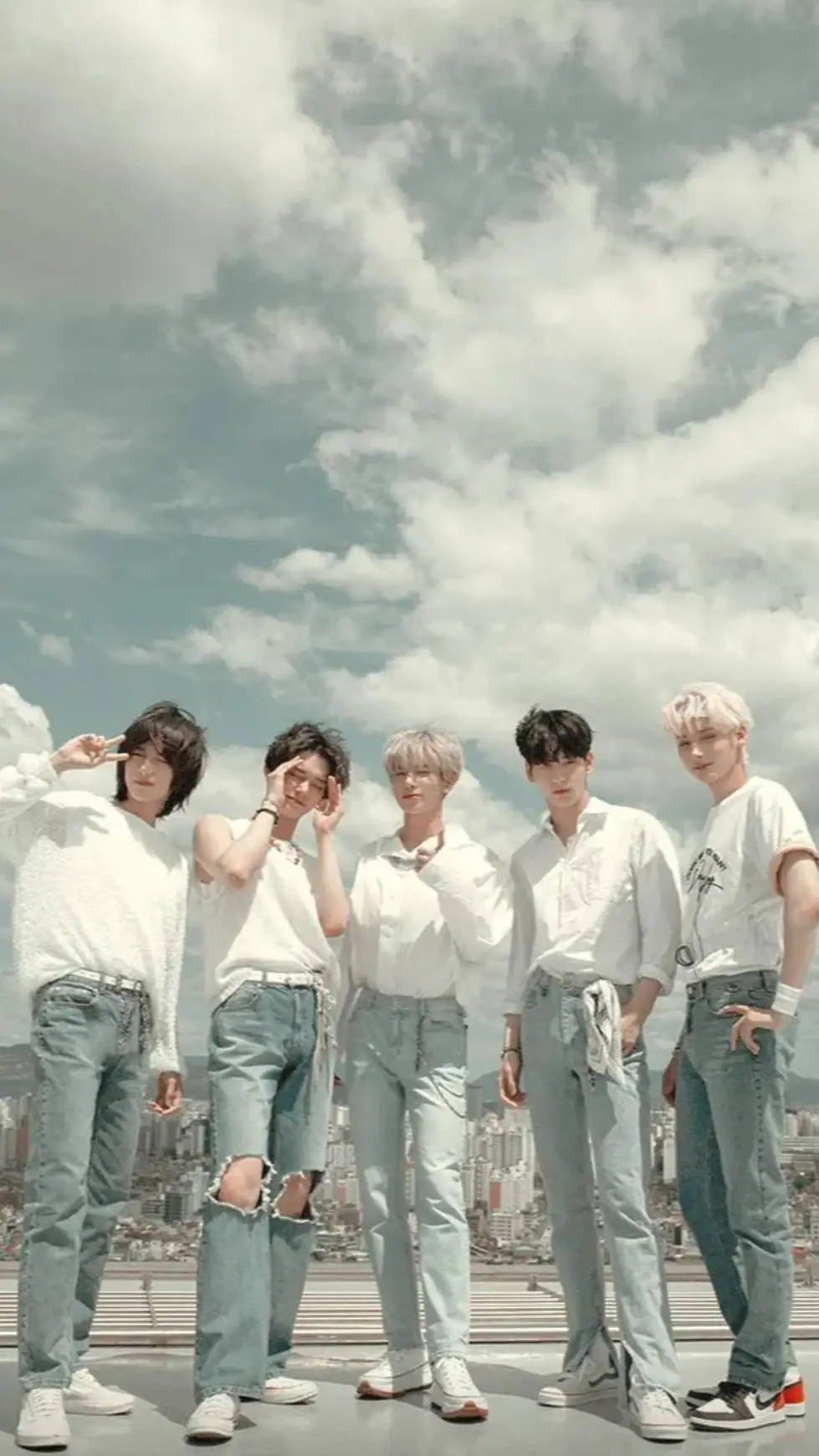 ai character: 🩵✨️🫧TXT🫧✨️🩵 background