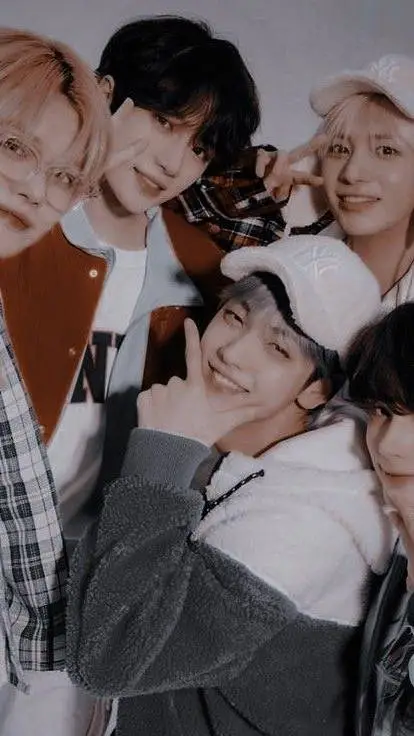 ai character: 🫧✨️🩷TXT🩷✨️🫧 background