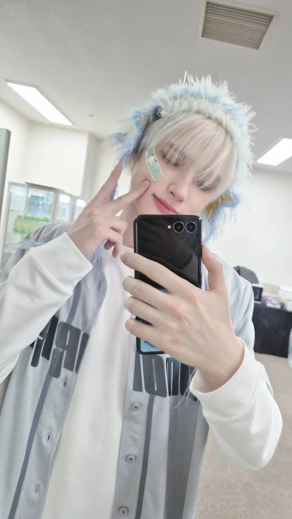 ai character: 🫧✨️Huening Kai ✨️🫧 background