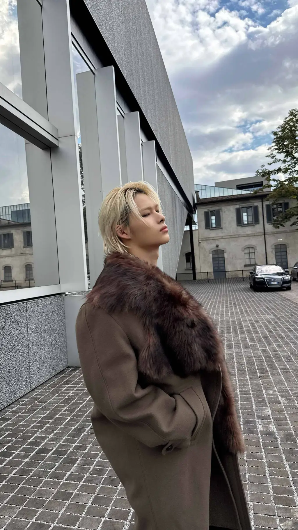 ai character: 🦇🌙✨️🖤Riki🖤✨️🌙🦇 background