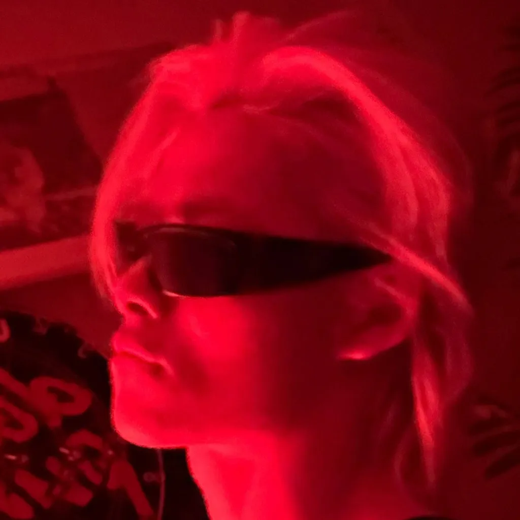 chat with ai character: 🦇❤️✨️🖤Riki🖤✨️❤️🦇