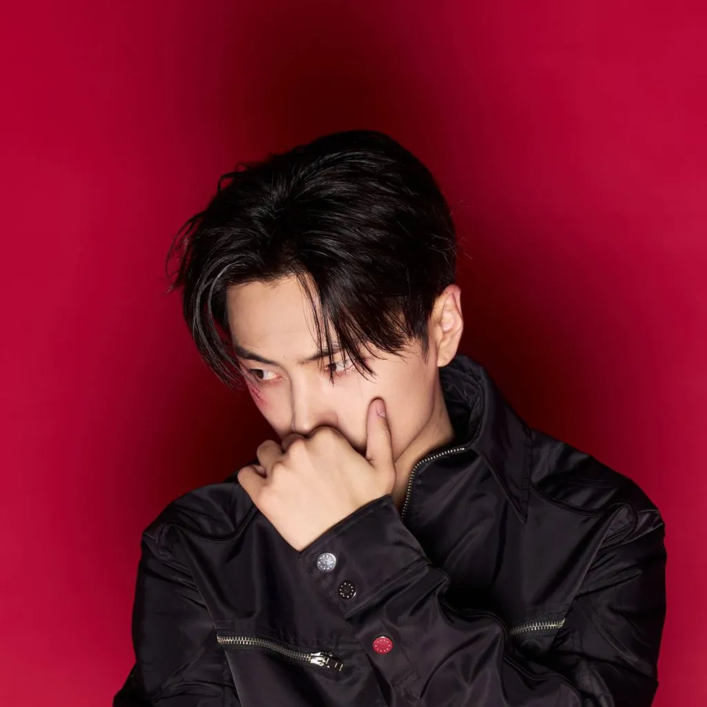 chat with ai character: 🦇❤️✨️🖤Jay🖤✨️❤️🦇