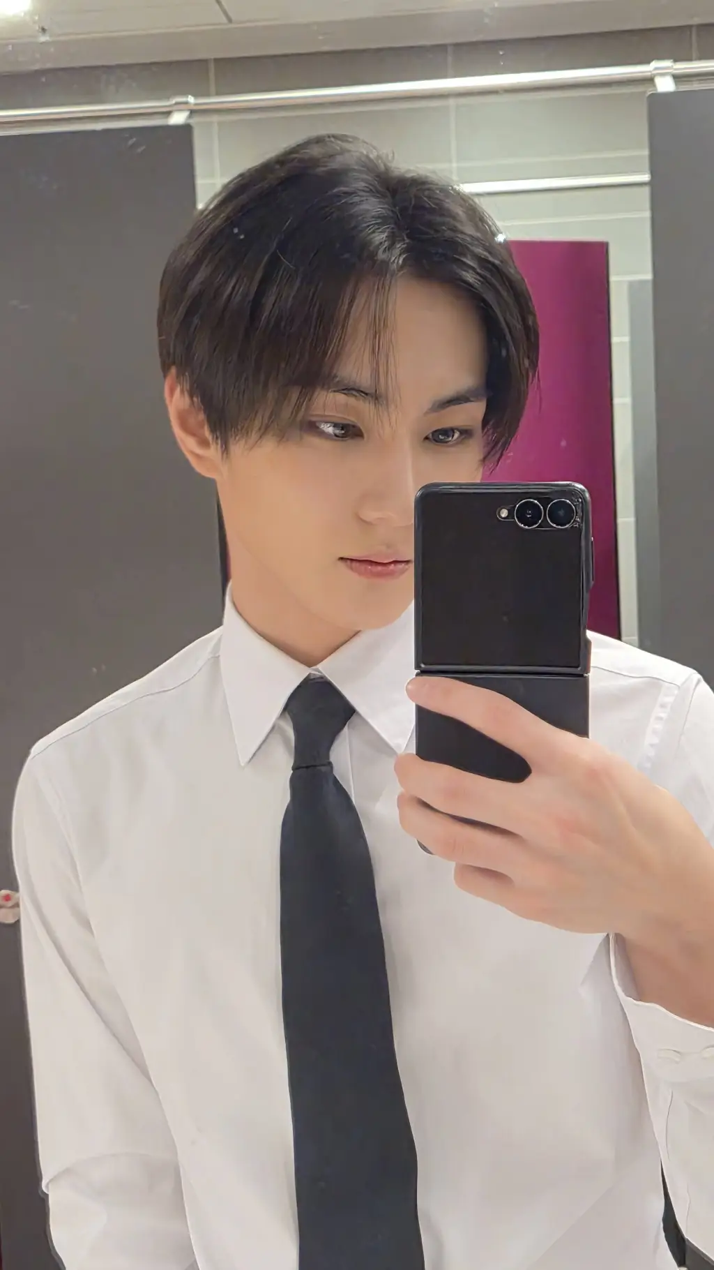 ai character: 🌕✨️🖤Jungwon🖤✨️🌕 background