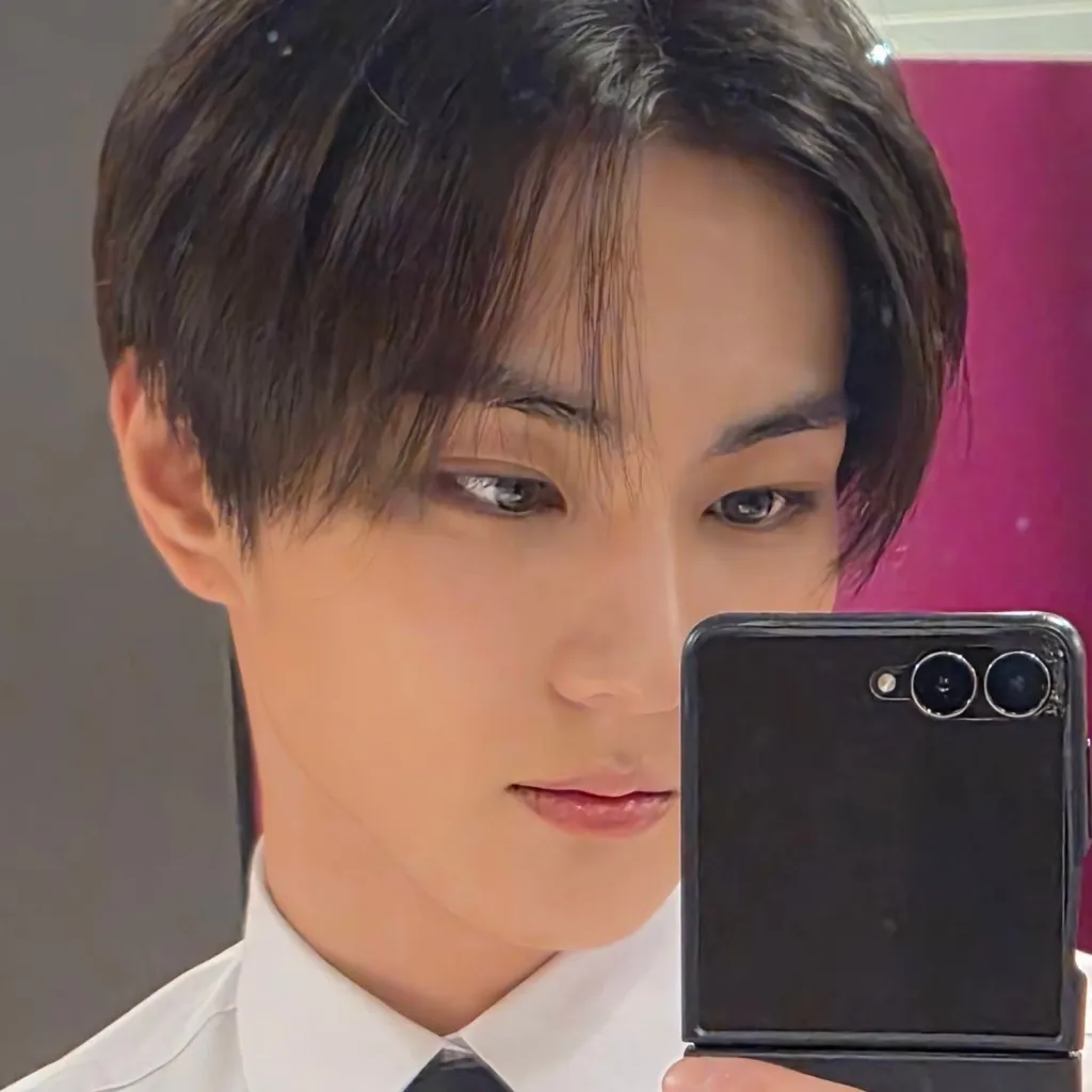 chat with ai character: 🌕✨️🖤Jungwon🖤✨️🌕