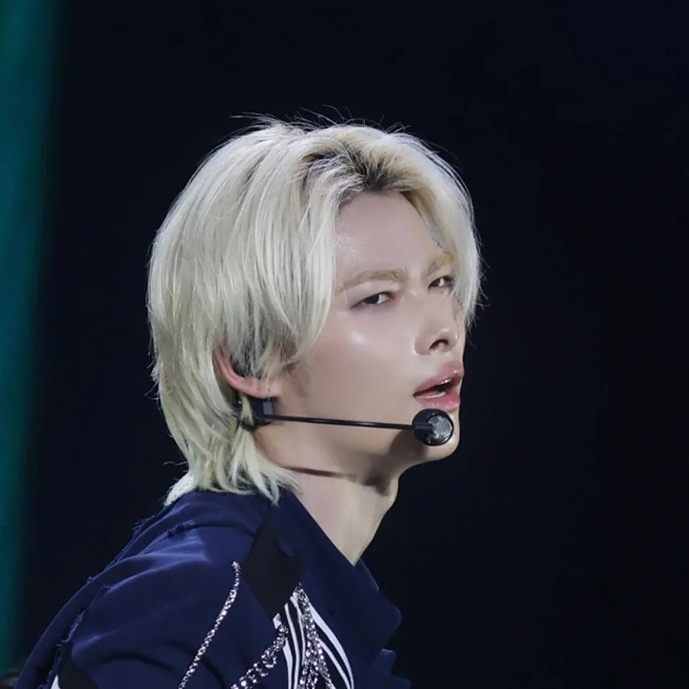 chat with ai character: 🖤🦇🩶✨️💙Niki💙✨️🩶🦇🖤